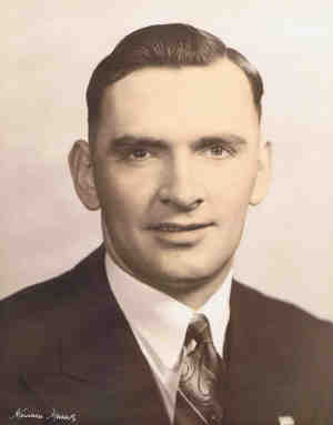 Vern Pollard (336 KB)
1944
This photograph was taken the year he married Gladys
(Click on Picture to View Full Size)