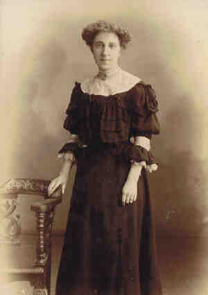 Ada Bonsor in England (374 KB)
(Click on Picture to View Full Size)